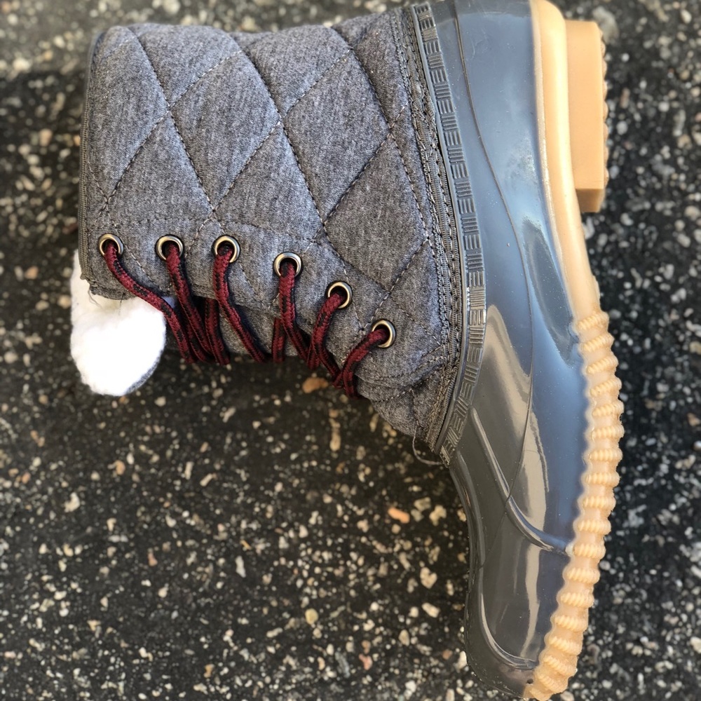 QUILTTED LADIES DUCK BOOT IN GRAY - Picture 6 of 6